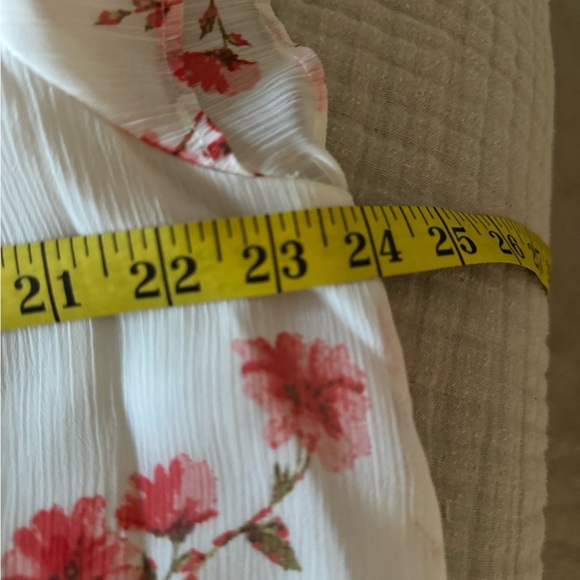 CeCe Short Sleeve Blouse - Picture 8 of 10